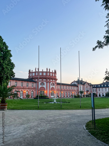 Obraz na plátně selective focus elegant biebrich palace by river rhine in wiesbaden