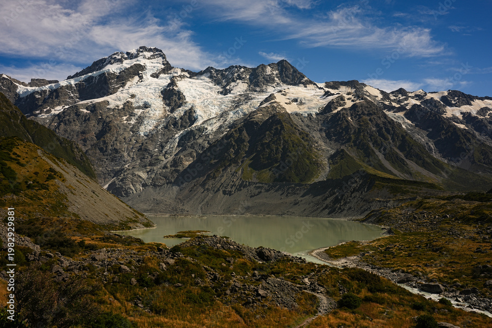 Obraz premium Snow covered mountain range under blue sky, New Zealand Alps