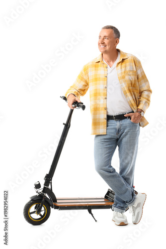 Mature man with electric sc...