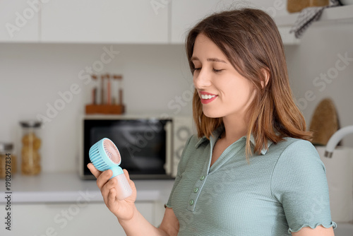 Young woman with small hand...