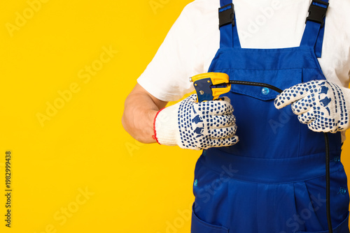 Male electrician with crimp...