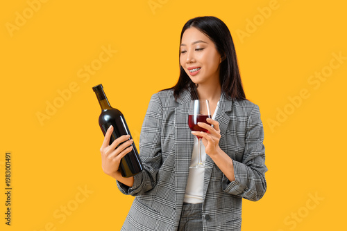 Beautiful Asian businesswom...