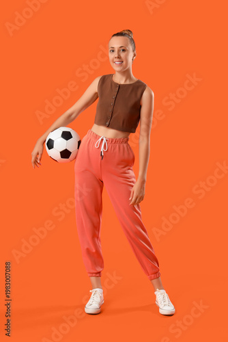 Beautiful young sporty woma...