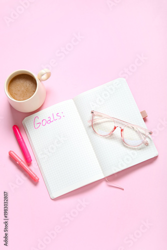 Notebook with empty to do l...