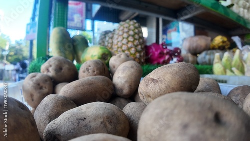 Photo of potatoes that have just been picked from the garden and sold at the traditional market.