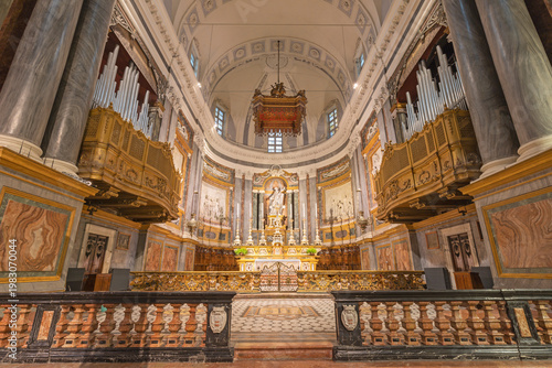 Quadro em tela VERCELLI, ITALY - JANUARY 16, 2026: The presbytery in the church Cattedrale di S