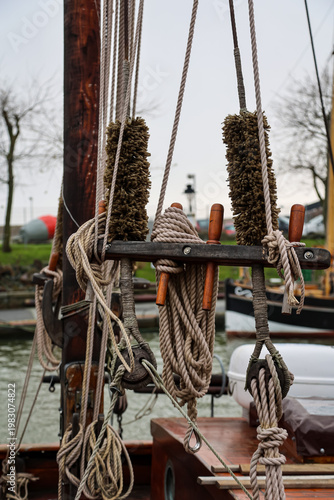 Details und Ausrüstung eines Krabbenkutters an der Nordsee.