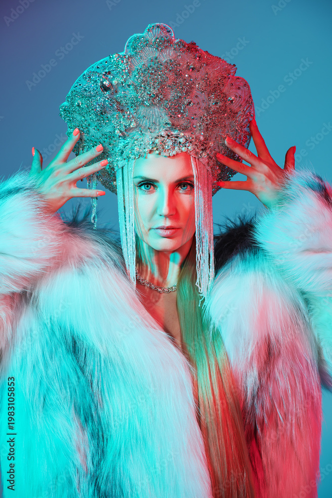 Naklejka premium Neon Slavic Queen