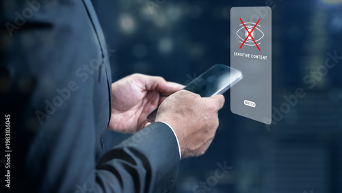 Foto Professional man holding a smartphone with a digital holographic sensitive conte