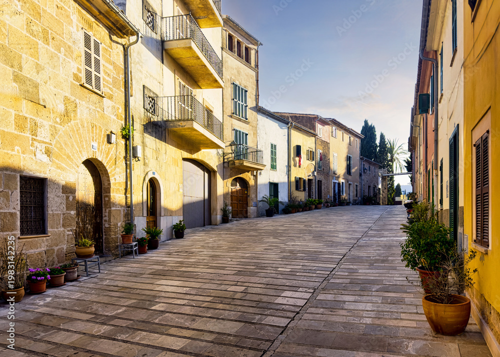 Fototapeta premium Street Scene, Traditional Architecture, Alcúdia, Mallorca, Balearic Islands, Spain, Europe