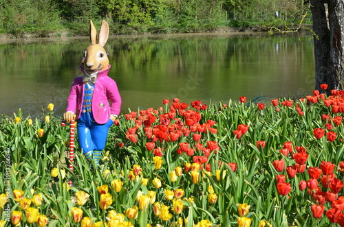 Décors de Pâques champs de tulipes printemps oeufs