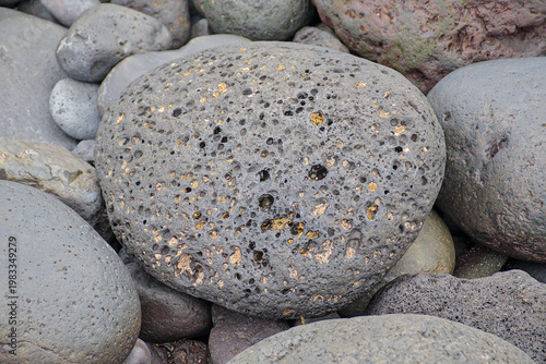 Canvas Print Wet volcanic eroded rock in tints of grey and brown on the beach of tenerife