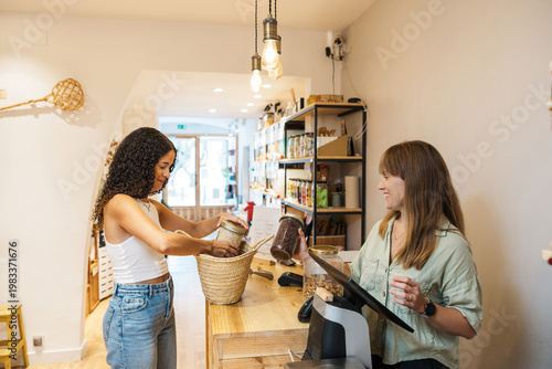 Fotografie Customers shopping bulk organic food in zero waste store