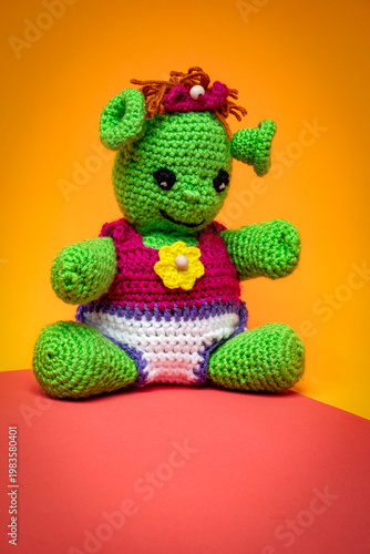 Bebe ogro echo de ganchillo, muñecos divertidos para niños.