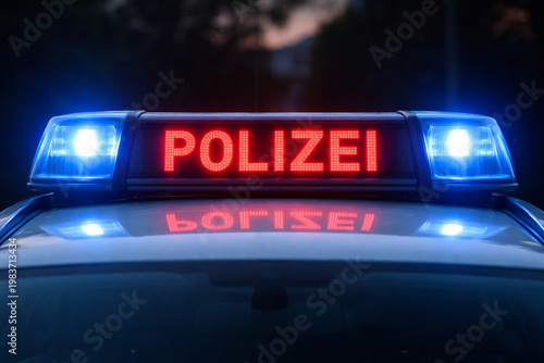 Polizeifahrzeug mit Blaulicht