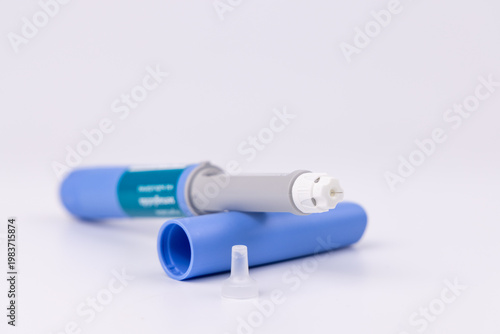 Obraz na plátně Close up of blue semaglutide and saxenda glp-1 pens for morbid obesity and diabetes treatment on white background for medical science