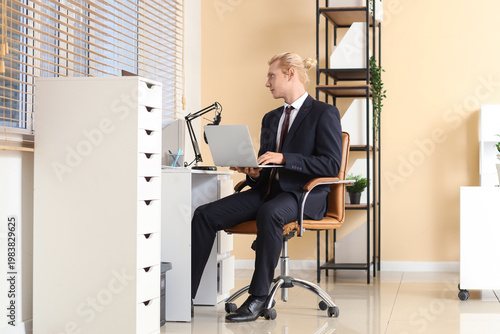 Young businessman working w...