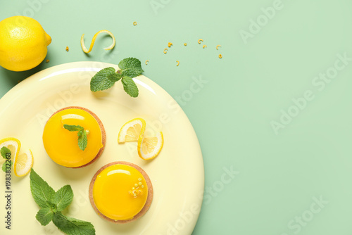 Plate with delicious lemon ...