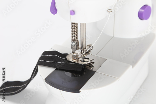 Schilderij op canvas sewing machine close up