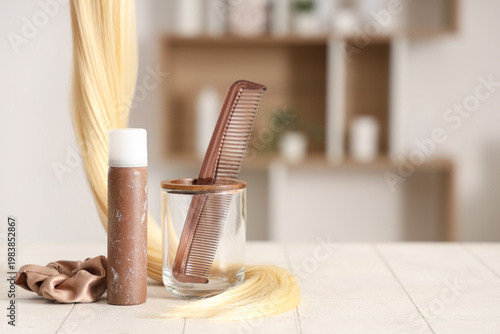 Hair spray with comb, stran...