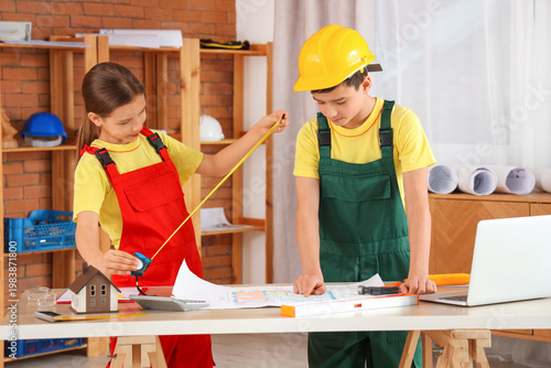 Little architects working w...