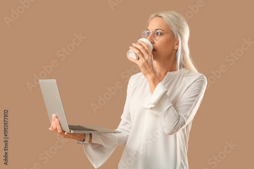 Mature woman with laptop dr...