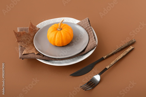 Autumn table setting with p...