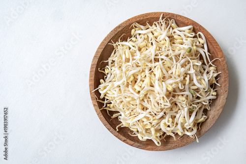 Quadro su tela Bean sprouts in a wooden bowl isolated on white background