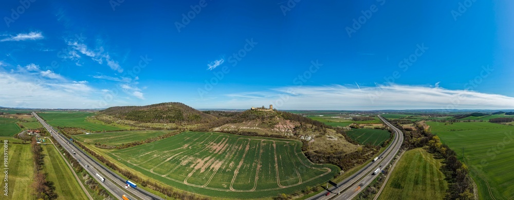 Fototapeta premium Luftaufnahme von einer alten Burg