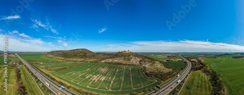 Luftaufnahme von einer alten Burg