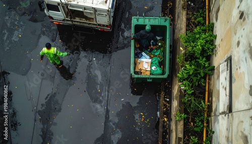 도시 거리에서 녹색 유니폼을 입은 환경 미화원들이 쓰레기 트럭과 대형 쓰레기통을 이용하여 폐기물을 수거하며 도시 환경을 깨끗하게 유지하는 모습을 위에서 내려다본 장면