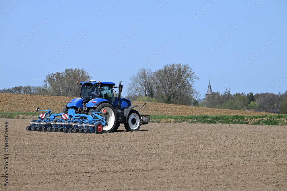 Fototapeta premium Belgique Wallonie agriculture tracteur terre