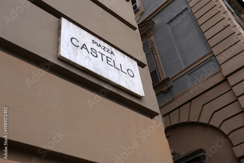 Targa stradale di Piazza Castello, la piazza principale e il cuore del centro storico di Torino