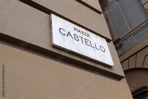 Targa stradale di Piazza Castello, la piazza principale e il cuore del centro storico di Torino