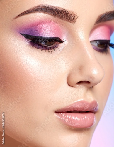 EXTREME CLOSEUP OF PROFESSIONAL GLAMOUR MAKEUP LOOK