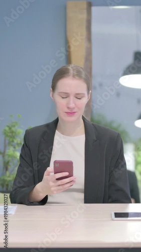 Wallpaper Mural Upset Businesswoman Reacting to Loss on Smartphone, Vertical Video Torontodigital.ca
