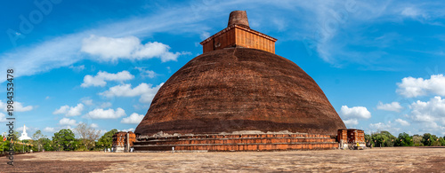 Foto Abhayagiri Dagoba in Anuradhapura Sri Lanka