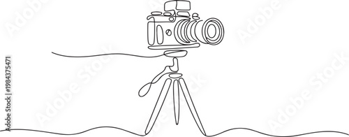 continuous line drawing of retro film camera on tripod. single line drawing of vintage film camera. one line Icon drawing