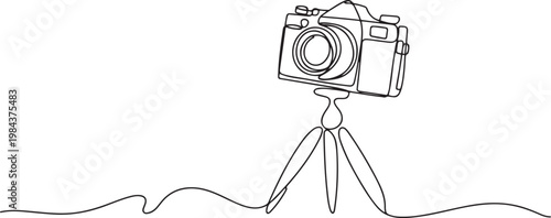 continuous line drawing of retro film camera on tripod. single line drawing of vintage film camera. one line Icon drawing