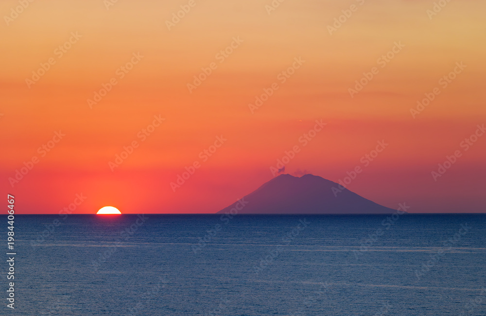 Fototapeta premium stromboli volcano, calabria, italy, sunset