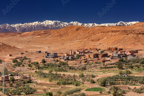 Photos Blick von der Kasbah Aït-Ben-Haddou in Richtung Hoher Atlas,, Marokko < english>