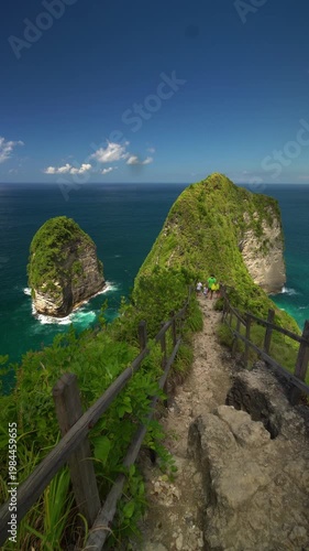 Cinematic view of Kelingking Beach on Nusa Penida, Bali, with dramatic cliffs, turquoise ocean and epic tropical landscape.