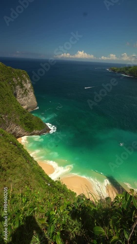 Cinematic view of Kelingking Beach on Nusa Penida, Bali, with dramatic cliffs, turquoise ocean and epic tropical landscape.
