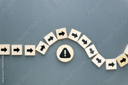 Quadro su tela Arrows adjust direction to avoid risk and continue forward, representing busines