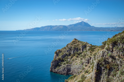 фотографія Spiaggia dell'Arcomagno, San Nicola Arcella, Italy: Rocky coastline with boat on