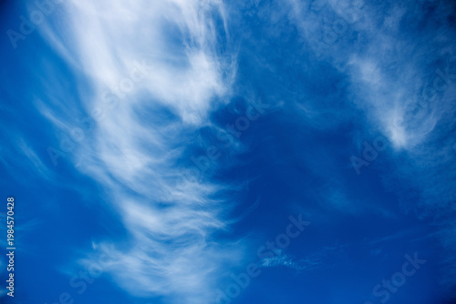 Canvas Print Dramatic Blue Sky With Flowing White Cloud Formation