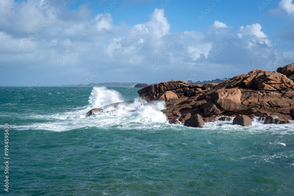 Fototapeta premium Mean Ruz coastline waves hitting granite rocks in Tregastel, Brittany, France