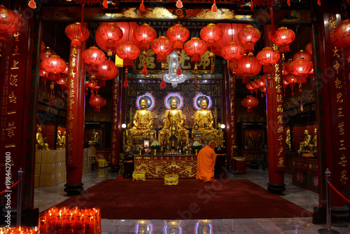 Wat Mangkon Kamalawat or Wat Leng Noei Yi (lengnoeiyi) is the largest and most important Chinese Buddhist temple locating in Yaowarat or Chinatown.