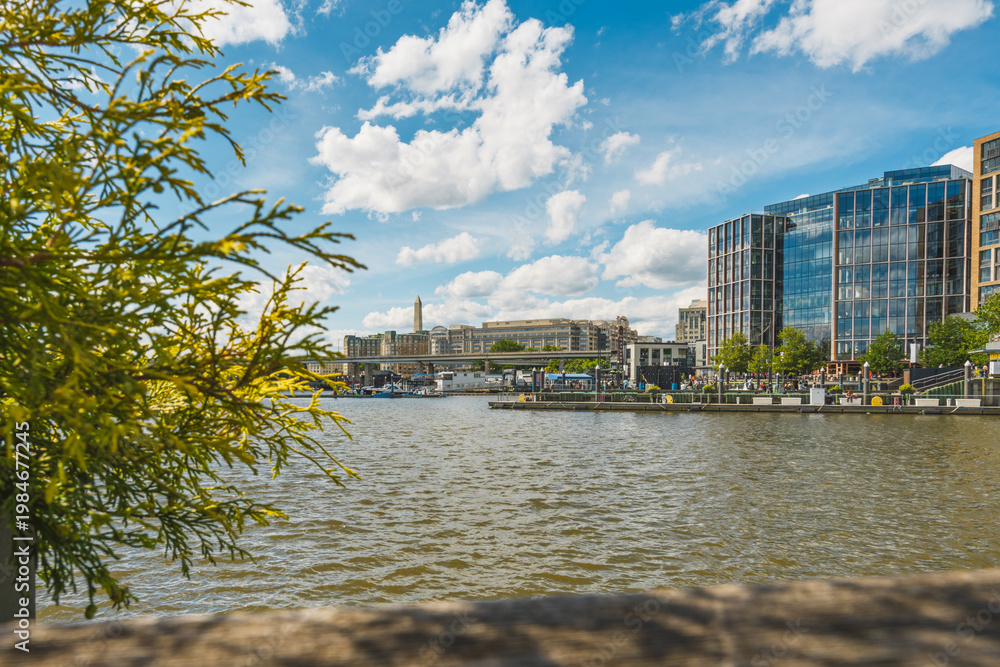 Fototapeta premium Washington D.C. Waterfront Marina with Monument View