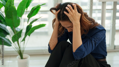 Fotografija A Moment of Stress: An individual grapples with a moment of emotional distress, hands clasped to their head as they navigate the complexities of their inner world